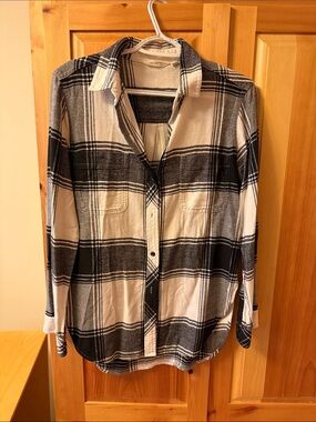 Athleta Black and White Plaid Button-Up Shirt
